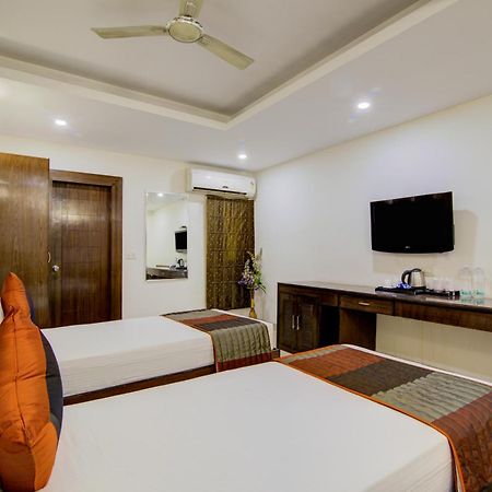 Airport La Sapphire Hotel & Restaurant Új-Delhi Kültér fotó