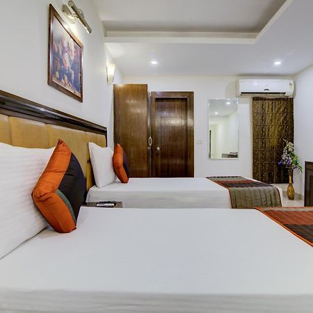 Airport La Sapphire Hotel & Restaurant Új-Delhi Kültér fotó