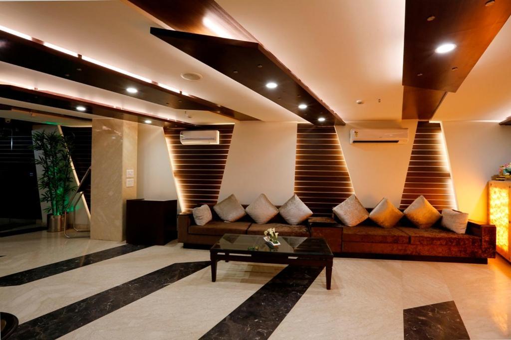 Airport La Sapphire Hotel & Restaurant Új-Delhi Kültér fotó