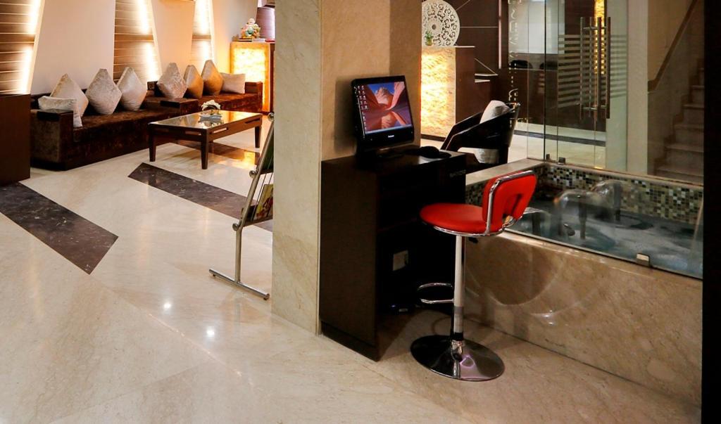 Airport La Sapphire Hotel & Restaurant Új-Delhi Kültér fotó