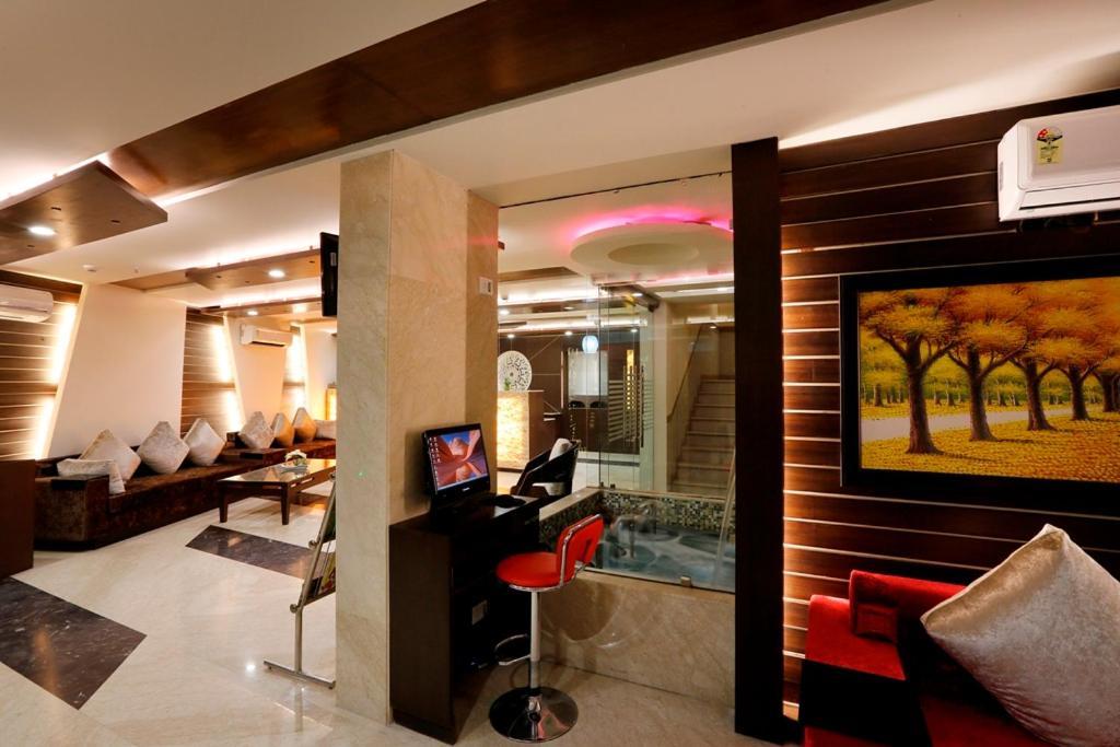 Airport La Sapphire Hotel & Restaurant Új-Delhi Kültér fotó