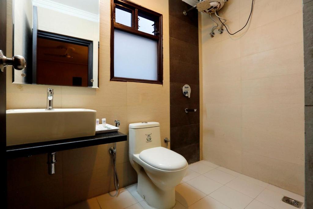 Airport La Sapphire Hotel & Restaurant Új-Delhi Kültér fotó