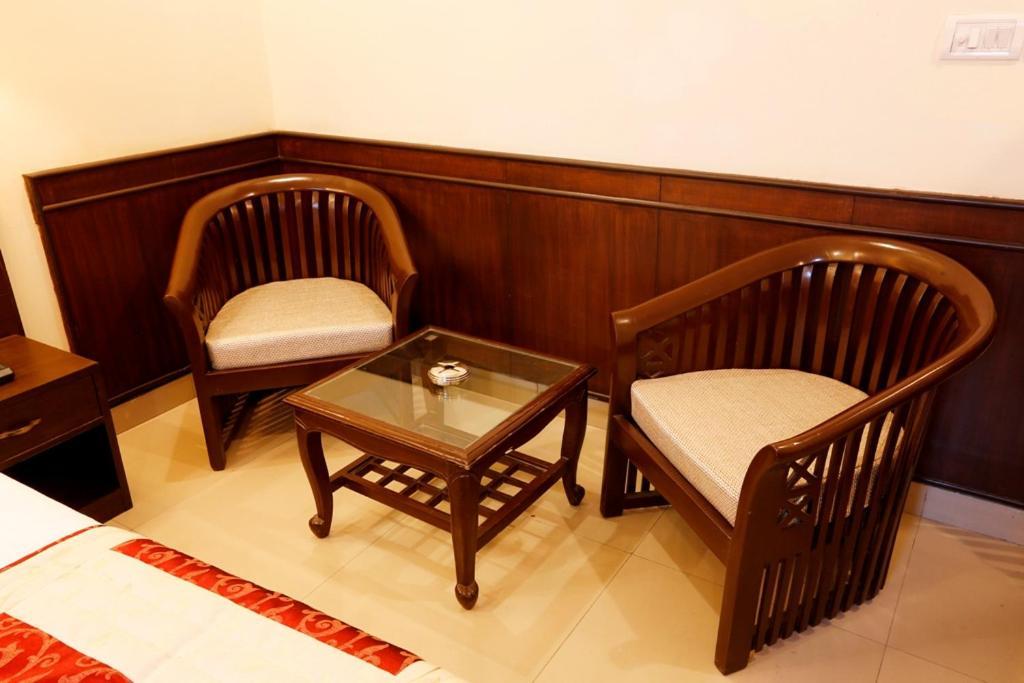 Airport La Sapphire Hotel & Restaurant Új-Delhi Kültér fotó