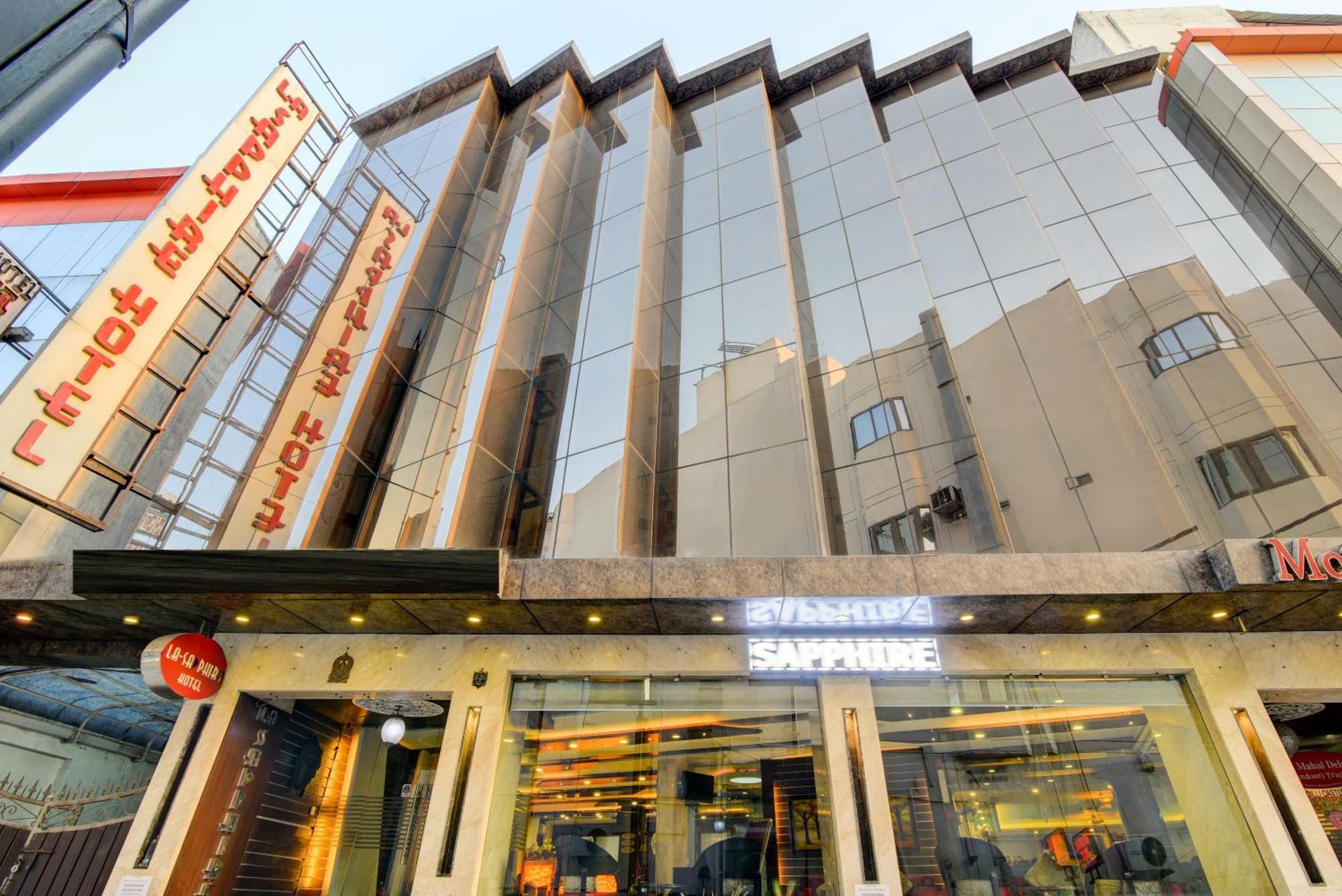 Airport La Sapphire Hotel & Restaurant Új-Delhi Kültér fotó