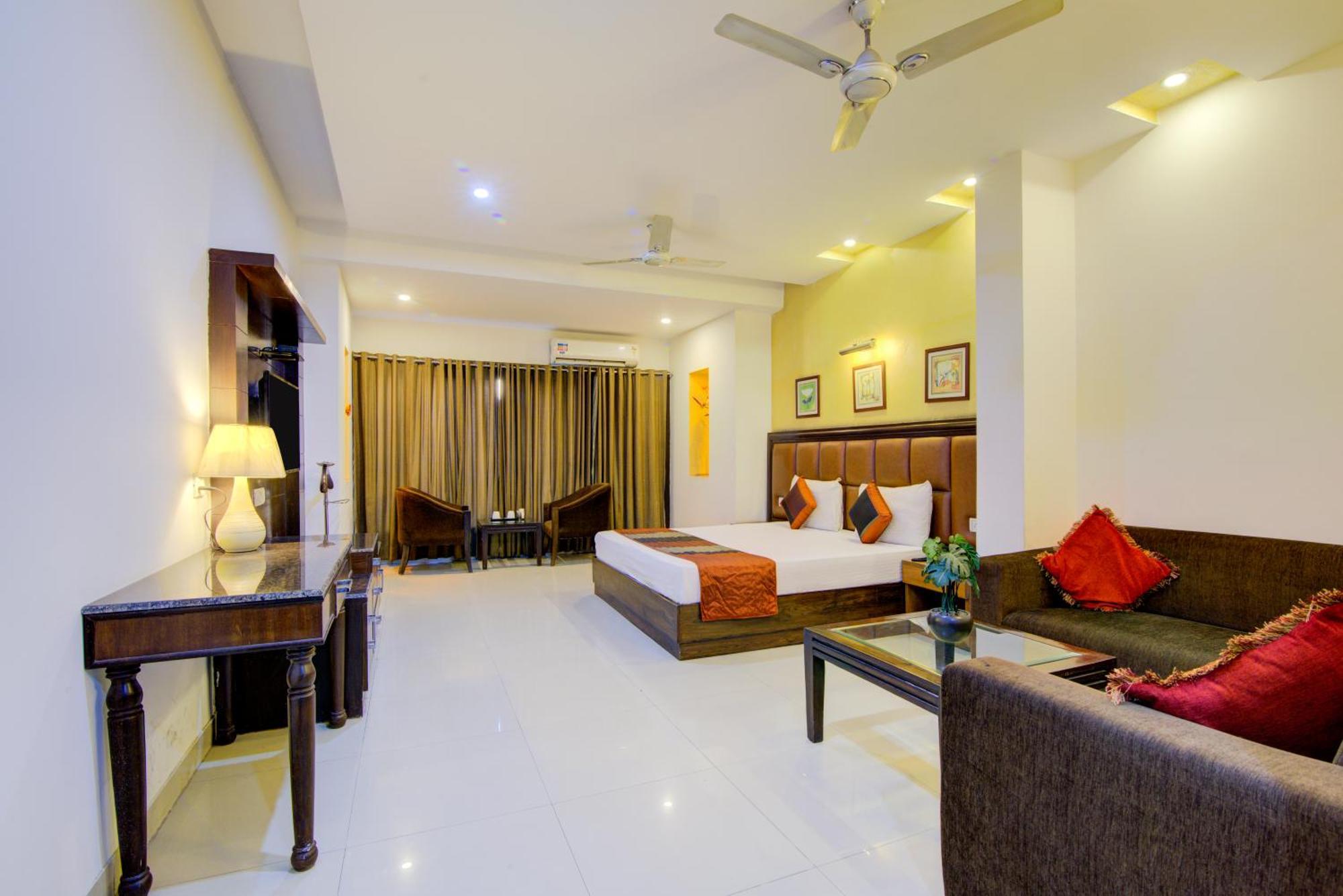 Airport La Sapphire Hotel & Restaurant Új-Delhi Kültér fotó