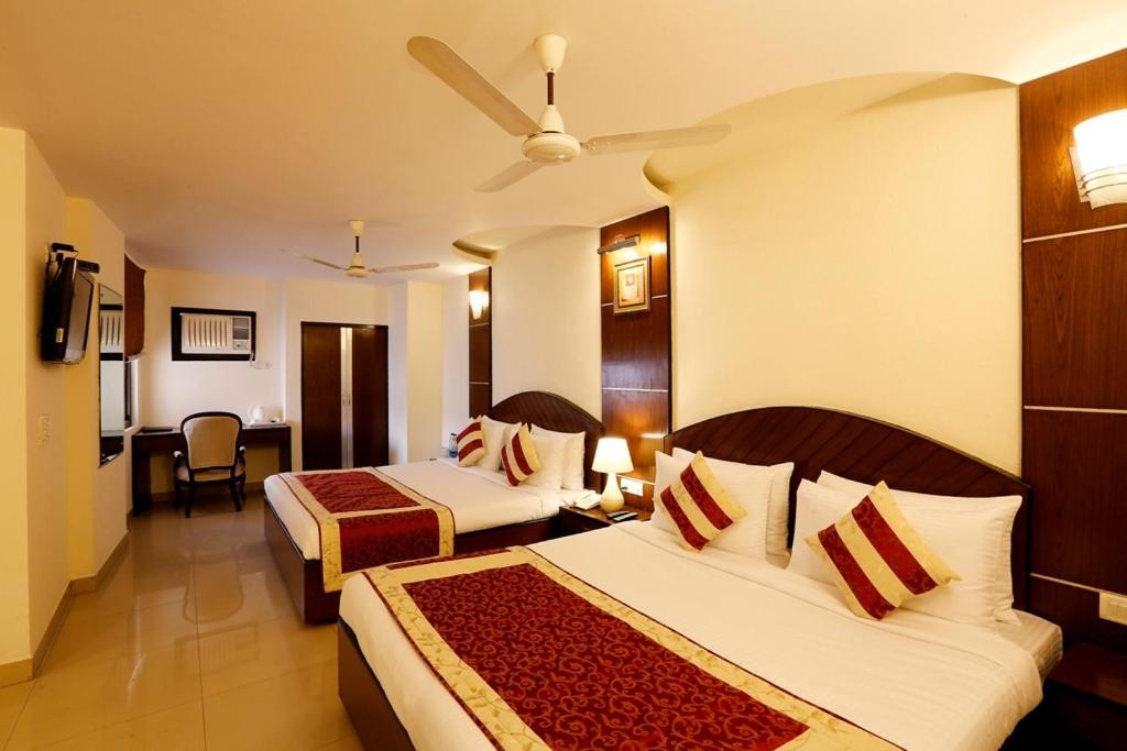 Airport La Sapphire Hotel & Restaurant Új-Delhi Kültér fotó