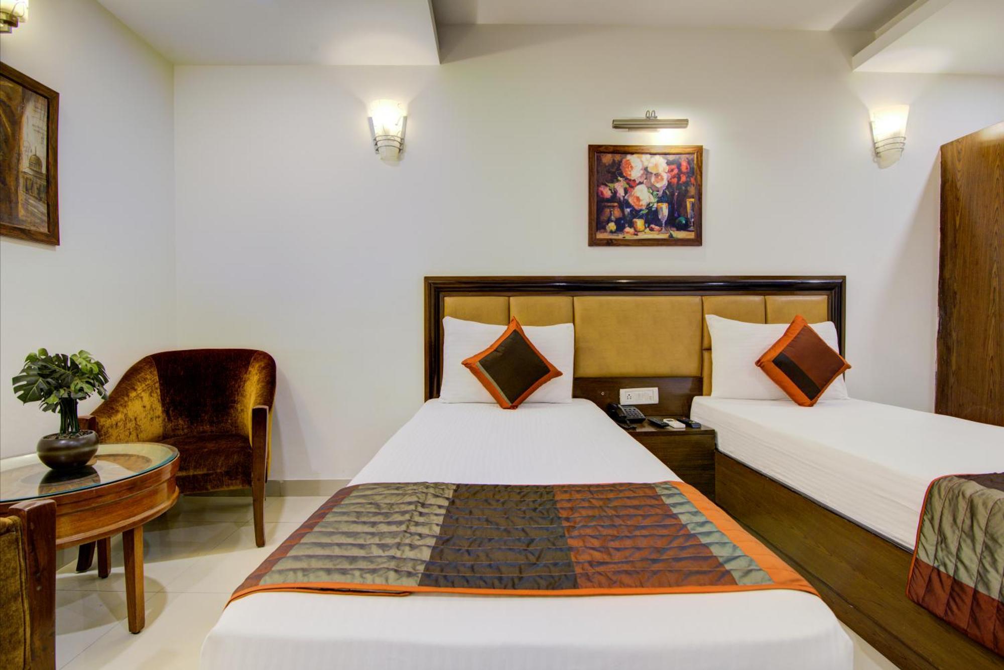 Airport La Sapphire Hotel & Restaurant Új-Delhi Kültér fotó