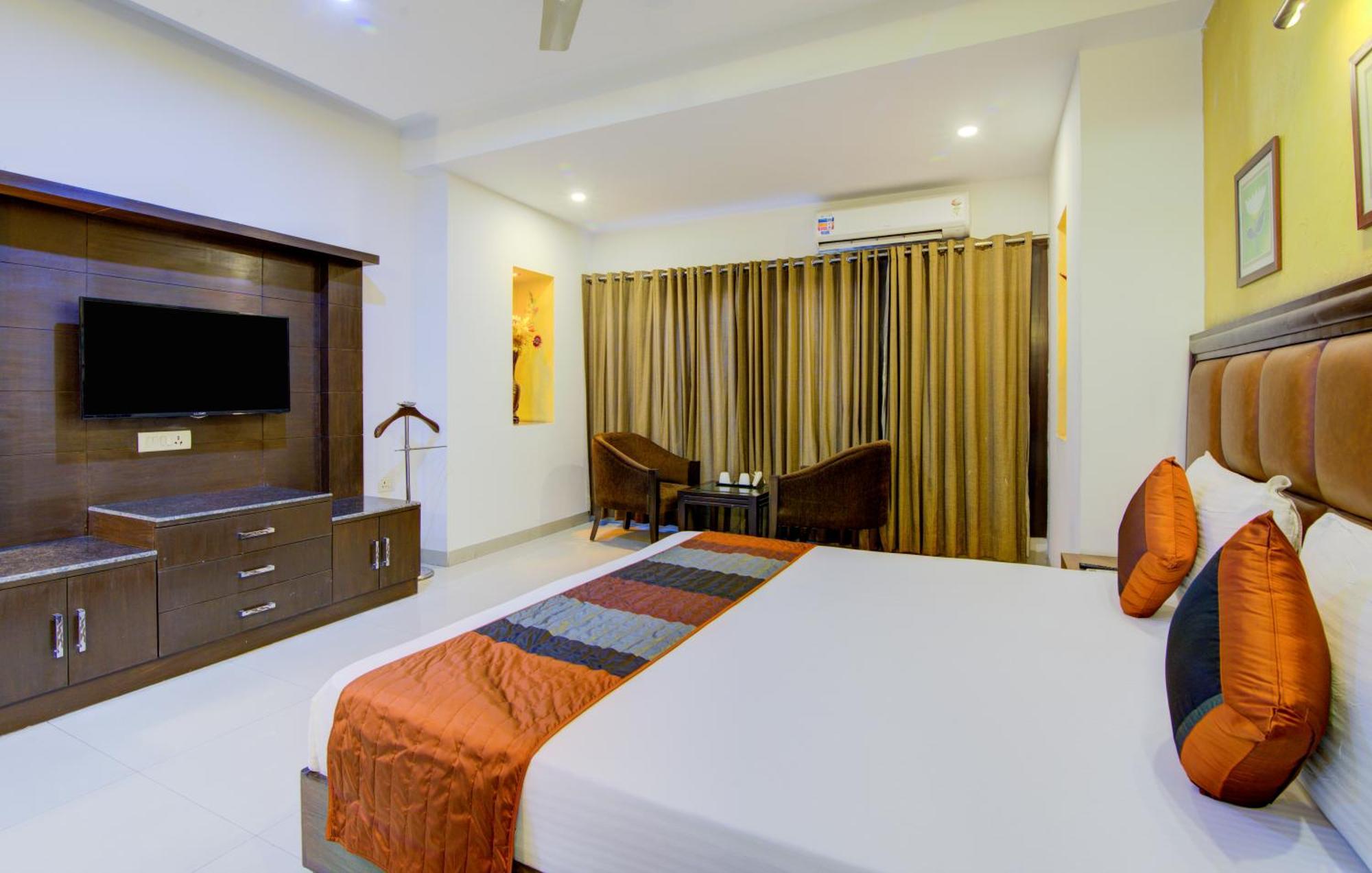 Airport La Sapphire Hotel & Restaurant Új-Delhi Kültér fotó